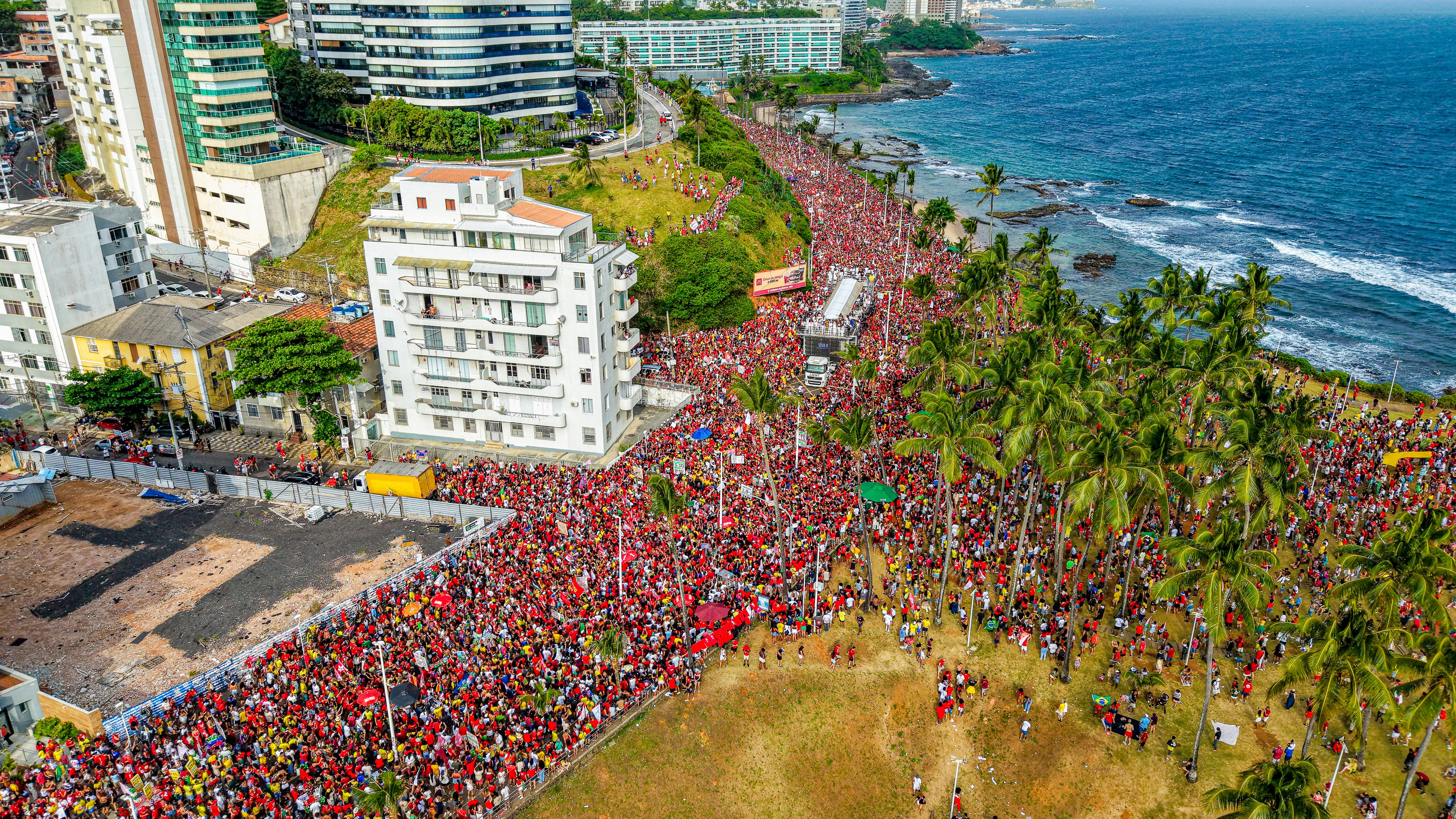 Ato pela democracia em Salvador. Foto: Daniel Pujo