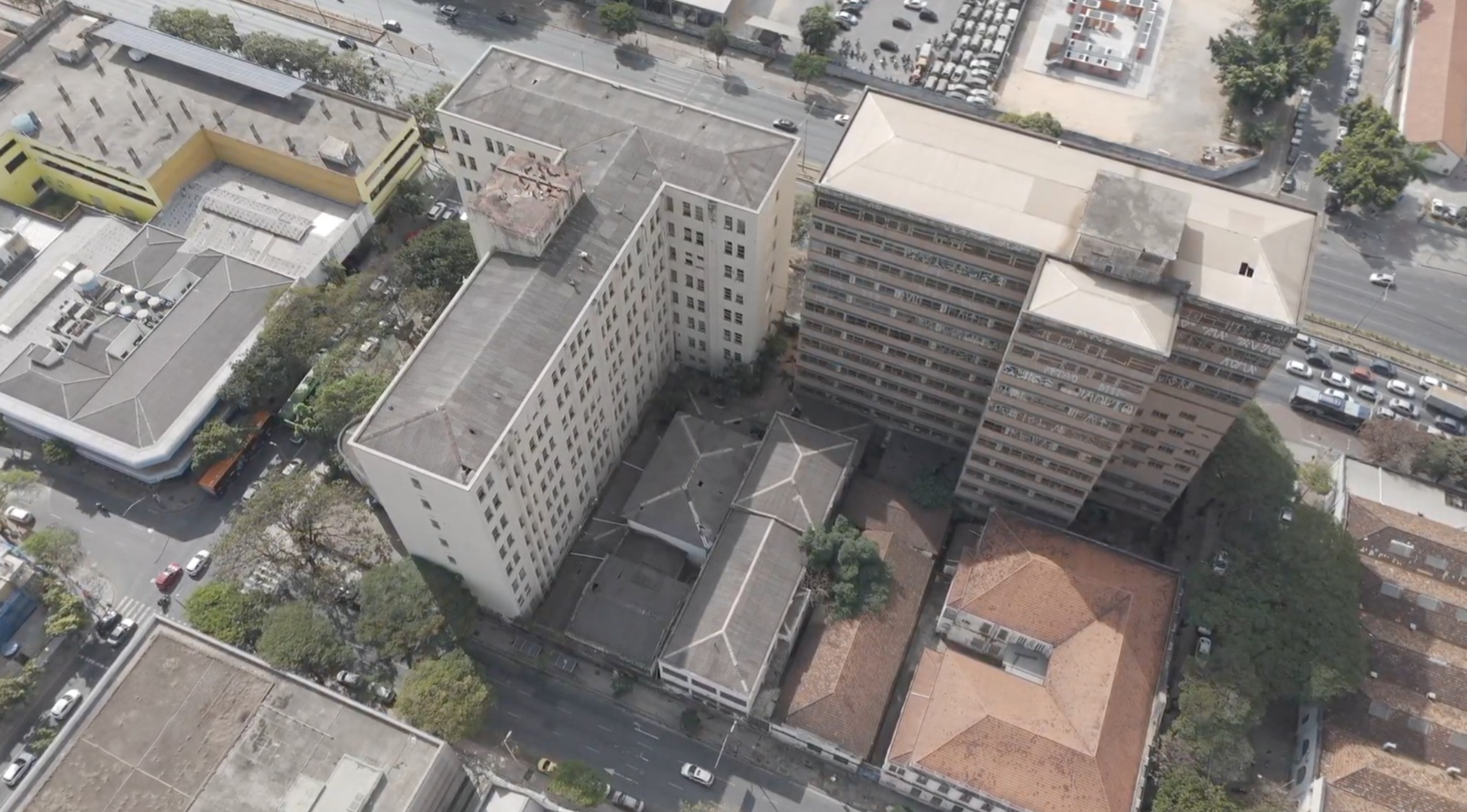 Galpões (ao centro) serão demolidos durante processo de requalificação. Foto: Divulgação/PBH