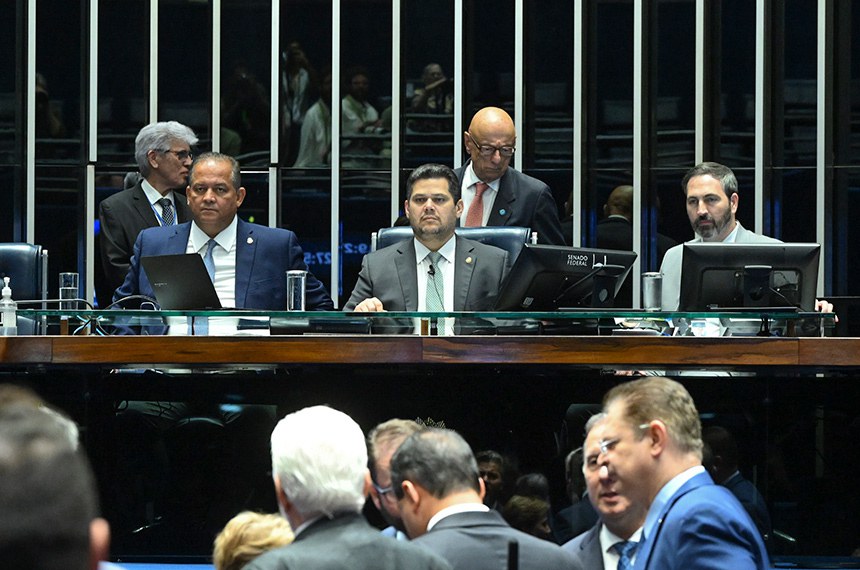 Congresso derruba veto de Lula a projeto que reduz penas de golpistas do 8 de janeiro