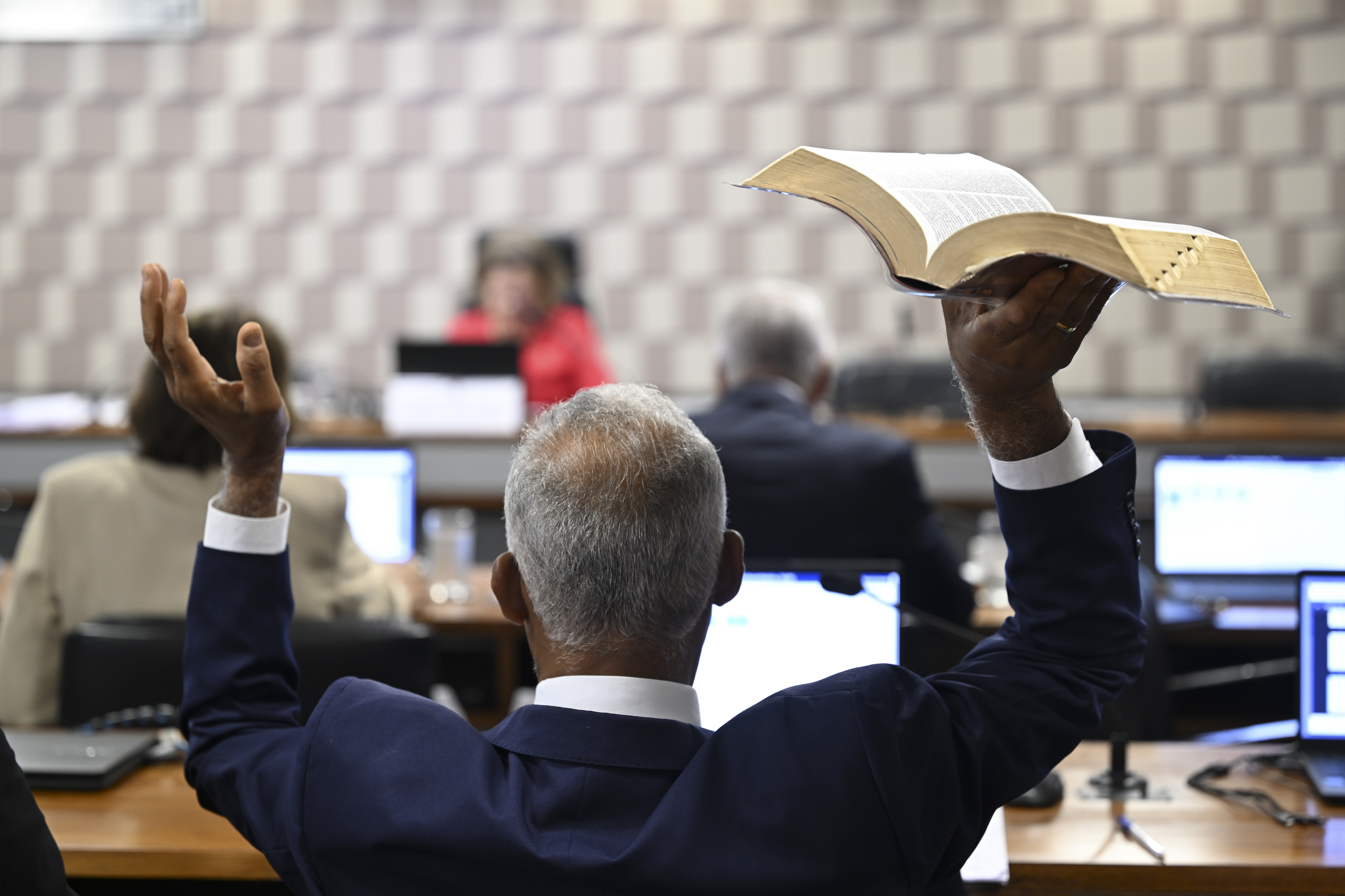 Projeto que pune “cristofobia” avança em primeiro turno na Câmara de BH